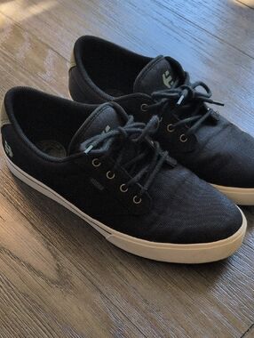 Etnies Black/Olive Green CanvasSneakers with White Sole